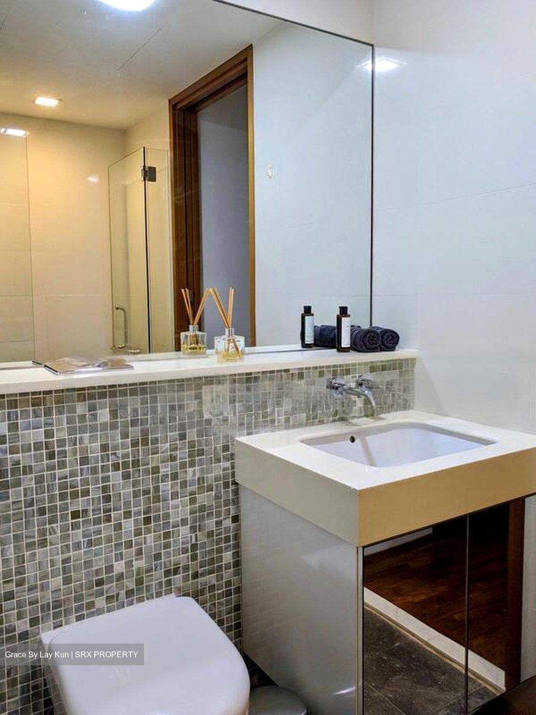 RV Suites (D10), Apartment #459549101